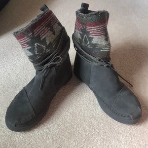 Toms grey boots